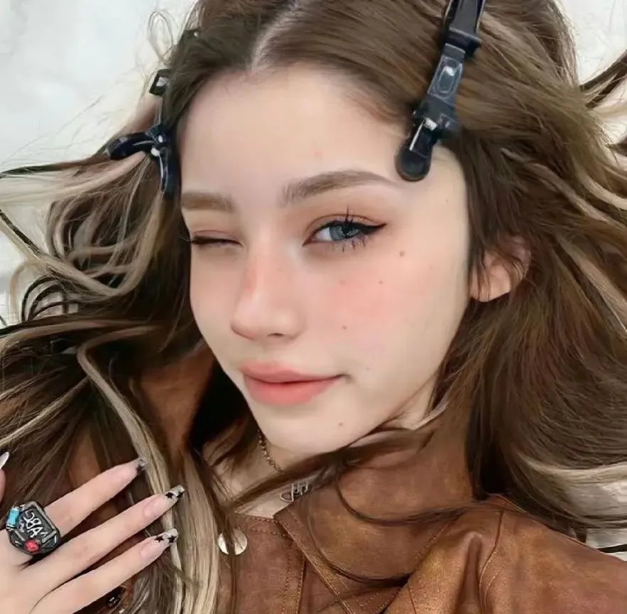 双穿：玄幻吃苦都市享福